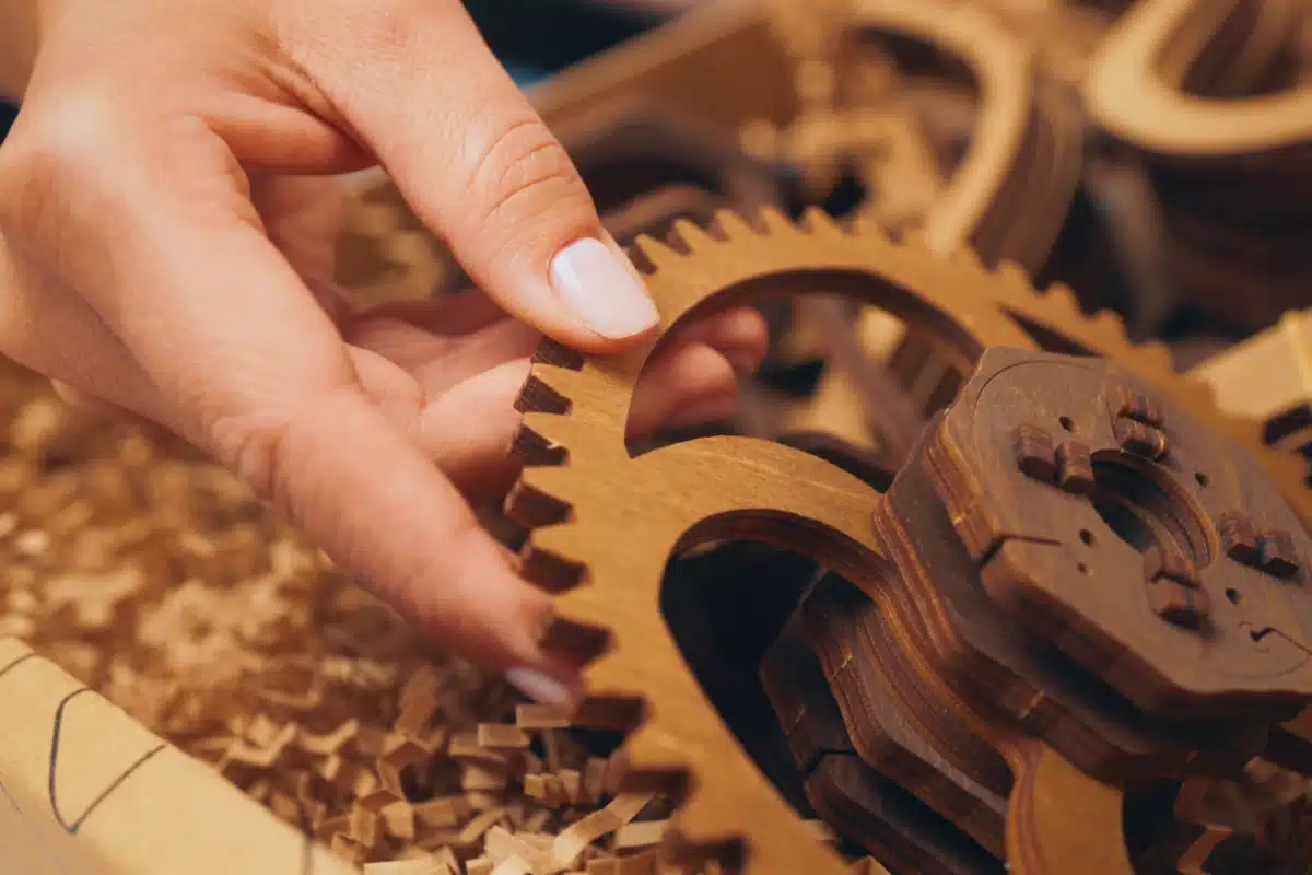 producție de puzzle din lemn